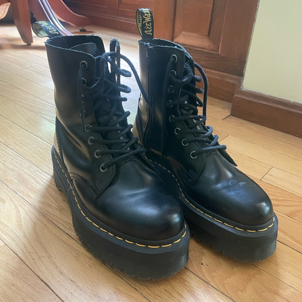 Barely worn black platform Jadon Doc Martens- women’s size 7